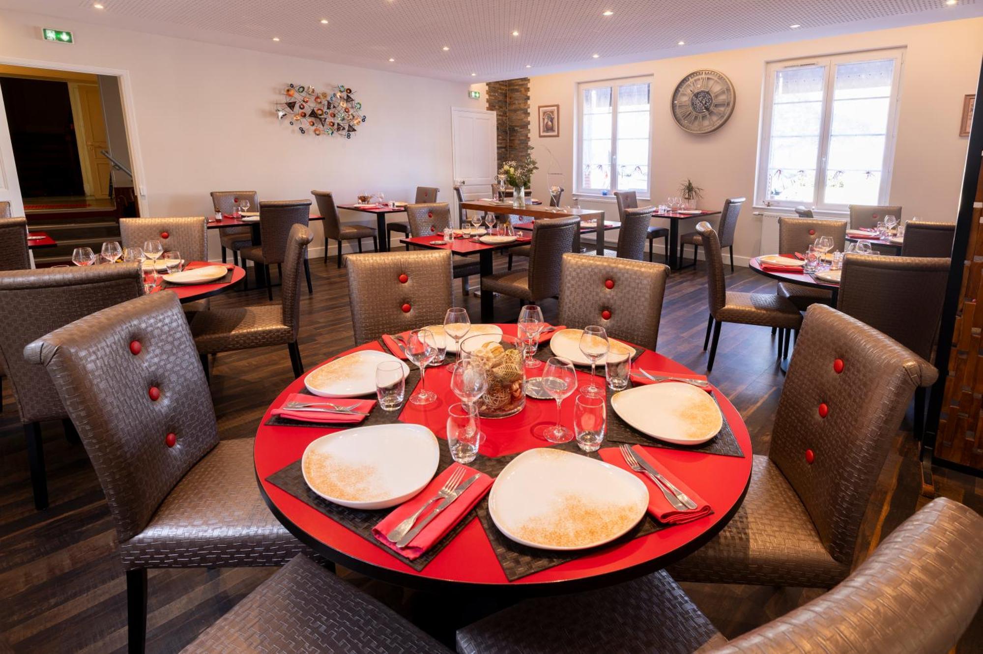 De Paris Hotel 3*